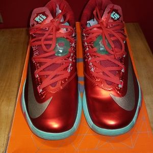 Nike KD VI “Christmas”